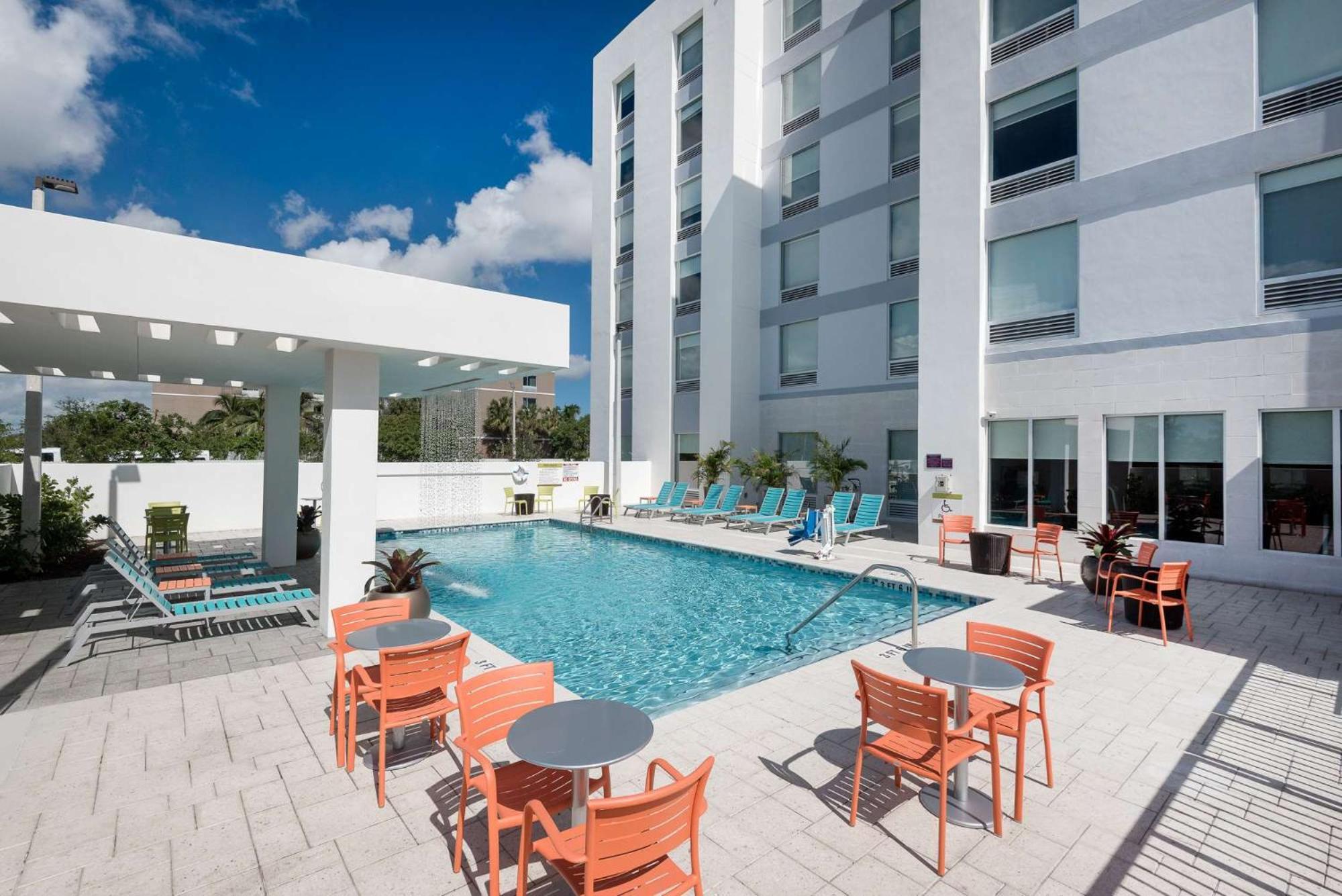 Home2 Suites By Hilton Ft. Lauderdale Airport-Cruise Port Дейния Бийч Екстериор снимка
